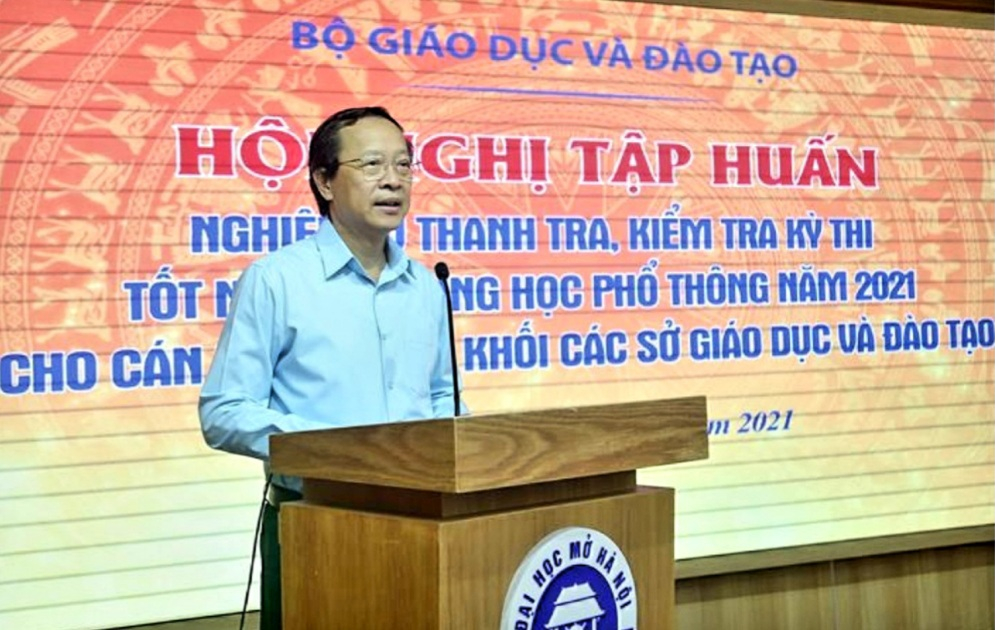 Thứ trưởng Bộ GD&ĐT Phạm Ngọc Thưởng phát biểu chỉ đạo tại Hội nghị. 